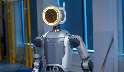 Le robot humanoïde Atlas change de peau pour faire ses débuts en usine