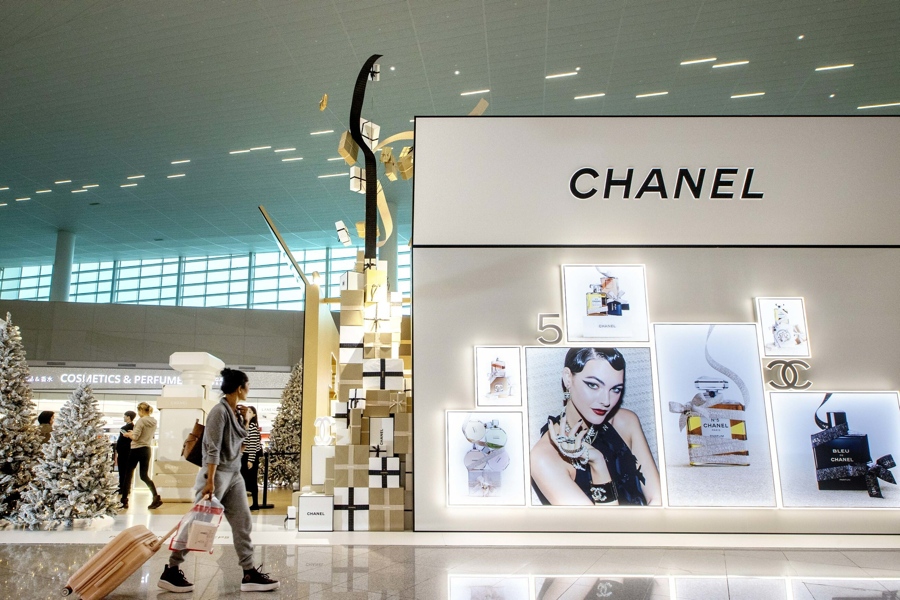 Chanel perfume duty free store