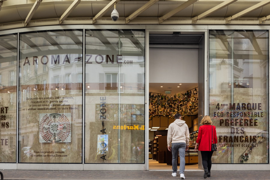 Aroma-Zone opens a new store in Paris and prepares to grow abroad - Premium  Beauty News