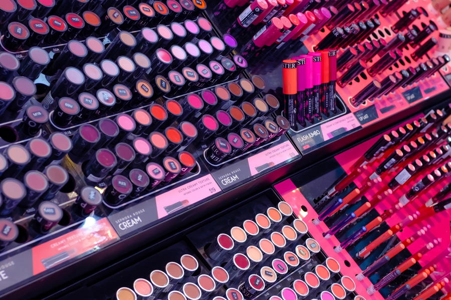 The French cosmetics industry is planning a return to normal in 2022