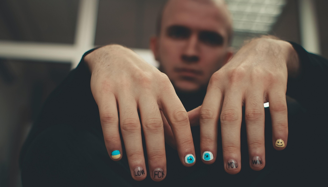 Can men wear nail polish? - Quora