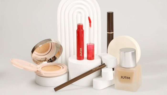 Jotim's Amber Lip Gloss redefines long-wear with new film forming technology