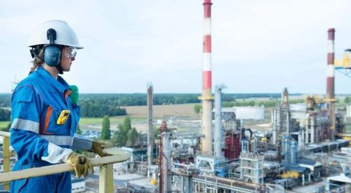 TotalEnergies mise sur le recyclage chimique du plastique malgré les critiques