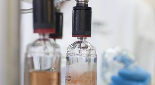 Le groupe Lalique signe un accord de licence pour des parfums Superdry