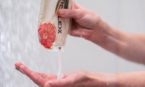 Aveda s'associe à AeroFlexx pour une solution de recharge légère et recyclable