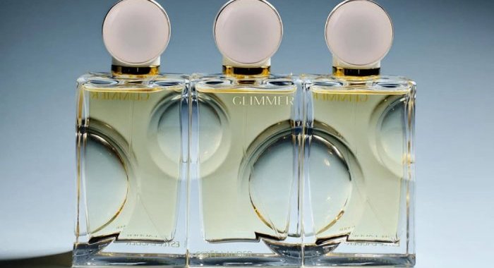 Estée Lauder dévoile Glimmer, sa première nouveauté parfum depuis 2021