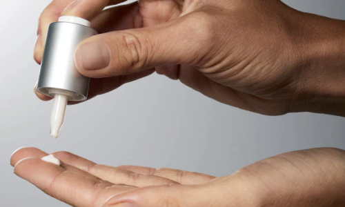 Pour son nouveau sérum, Dermalogica choisit le NeoDropper Autoload d'Aptar