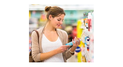Près de six américaines sur dix vérifient la liste d'ingrédients de leurs cosmétiques