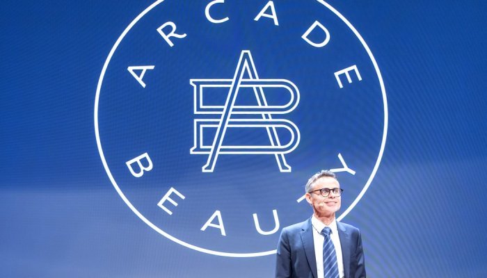 Arcade Beauty accélère sur le parfum et l'échantillon durable
