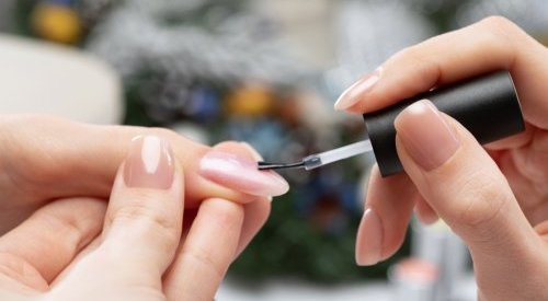 Fiabila donne de la couleur à sa protection solaire pour les ongles