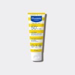 Mustela : Lait protection solaire (Photo : Courtesy of Mustela) 