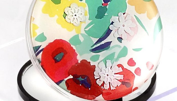 SERAM lance une collection de décors en époxy pour poudriers et capots