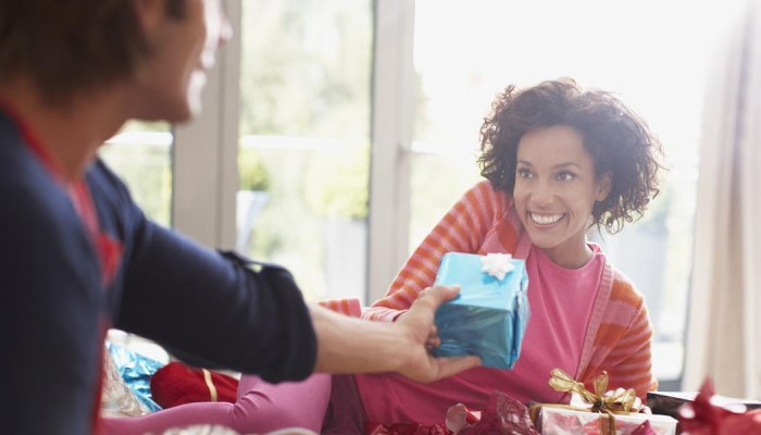 Fragrance or face cream: What are the most popular beauty gifts in the USA?