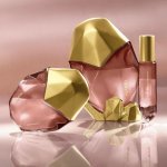 Bella Hadid lance 'Ôrəbella, un parfum-soin sans alcool (Photographe William Callan pour 'Ôrəbella)