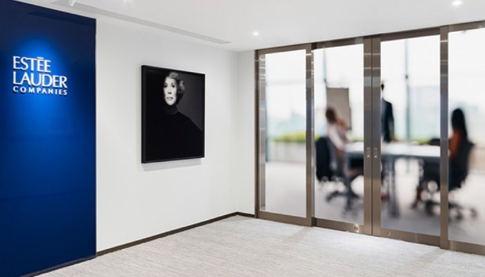 The Estée Lauder Companies confirme discuter d'un rapprochement avec Puig