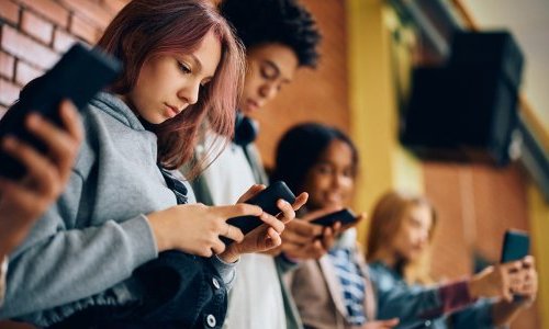 French lawmakers ban social media for under-15s in EU first