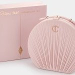 Hunter Luxury : coffrets et trousses éventail pour Charlotte Tilbury (Photo : Hunter Luxury)