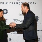 Fabrice Pellegrin a reçu le 14e prix François Coty des mains de Shyamala...