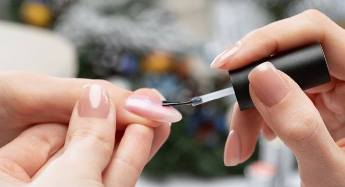 Fiabila donne de la couleur à sa protection solaire pour les ongles