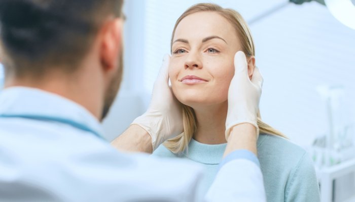 Chirurgie esthétique : Vers un retour à des interventions plus discrètes ?