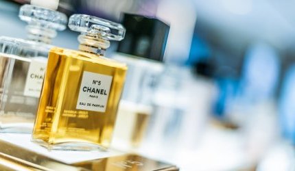 French perfumes and cosmetics under pressure from U.S. and Asian rivals