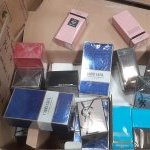Saisie contrefaçons de parfums réalisée par la DRPE (Photo : Direction des Douanes et Droits Indirects)