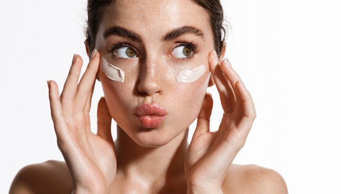 Biotulin fait le buzz avec son « botox naturel » à base d'Acmella Oleracea