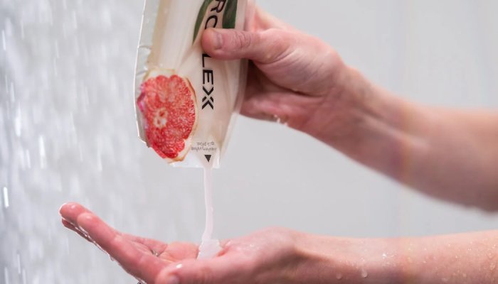 Aveda s'associe à AeroFlexx pour une solution de recharge légère et recyclable