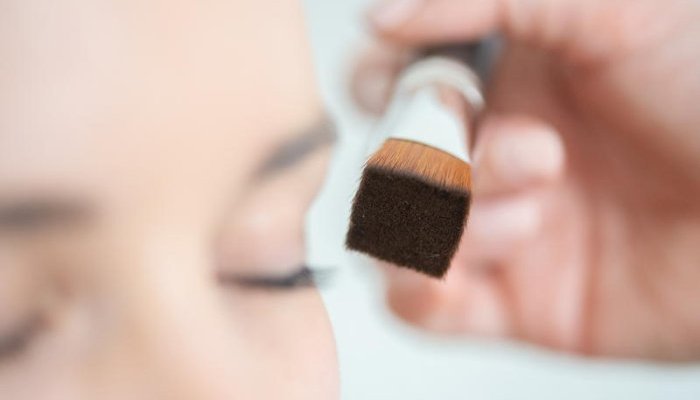 Raphaël Makeup Brushes innove avec un pinceau de maquillage à section carrée