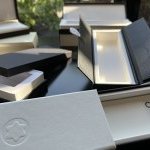 Procos a remporté un Formes de Luxe Award dans la catégorie Lifestyle Coffret pour sa version mono-matériau repensée du coffret « Writing Instrument Box » Montblanc