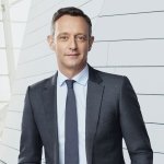 Stéphane a débuté sa carrière au sein de la Division Travel Retail America chez l'Oréal en 2001. Il a ensuite occupé des rôles de responsabilité croissante au Japon et Corée. Il rejoint la Chine en 2011, en dirigeant d'abord la Division Luxe, puis les Produits Grand Public et enfin en tant que Président et CEO pour toutes les Divisions et fonctions corporate de l'Oréal en Chine. Rentré au Comité Exécutif de l'Oréal en 2018, Stéphane a été promu Président de la zone Amérique du Nord en 2019, pilotant la transformation digitale et l'affirmation des valeurs de diversité et d'inclusion de l'entreprise durant ces trois dernières années. Il est diplômé de l'ISG (Institut Supérieur de Gestion). Stéphane a rejoint le groupe LVMH en 2022 en tant que Président-directeur général de LVMH Hospitality Excellence. Il est membre du Comité Exécutif du Groupe. (Photo : © Jean-François Robert)