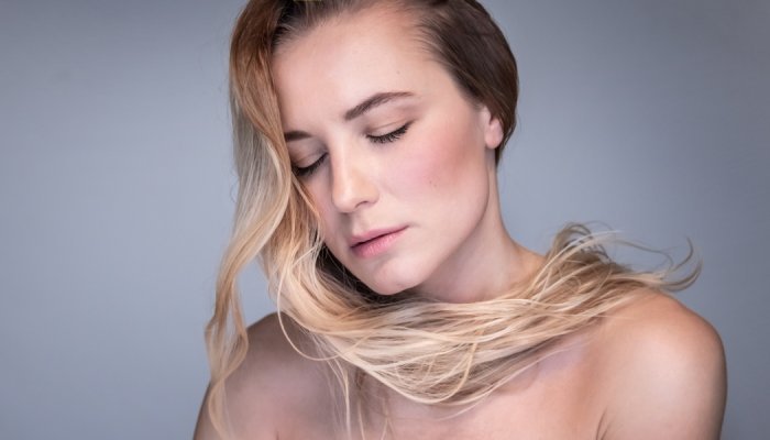 Tendance : la "messy girl" ou la séduction décomplexée de l'imperfection