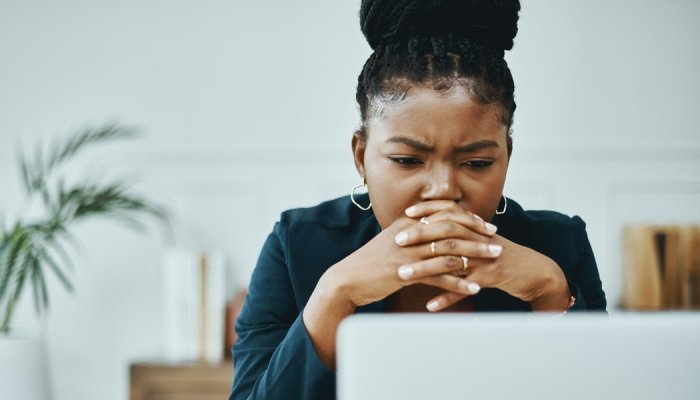 Couleur, cheveux et âge impactent les revenus des influenceurs britanniques