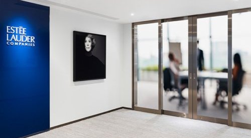 The Estée Lauder Companies confirme discuter d'un rapprochement avec Puig