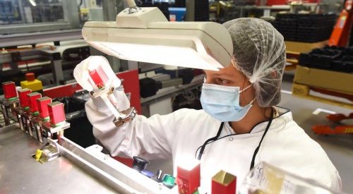 Tiré par la demande asiatique, le maquillage (de luxe) reprend des couleurs