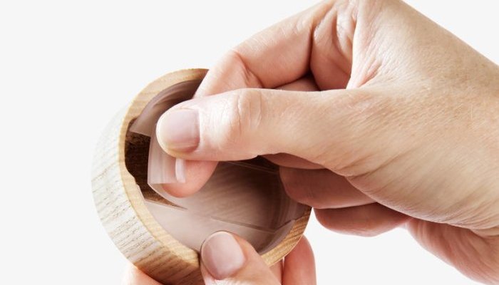 Pujolasos launches a wooden cap with a removable and recyclable plastic inner
