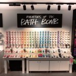Lush a fait le choix de suspendre ses comptes Facebook, Instagram, TikTok et Snapchat dans le monde. (Photo : Courtesy of Lush)