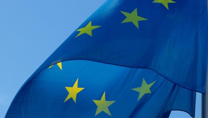 Interdiction des polluants éternels dans l'UE : pas de texte avant fin 2026