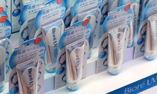 Les écrans solaires ultralégers "made in Asia" séduisent les consommateurs