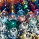 Spécialiste du décor sur flacons en verre et aluminium, PRAD fête cette année son 50 anniversaire.
