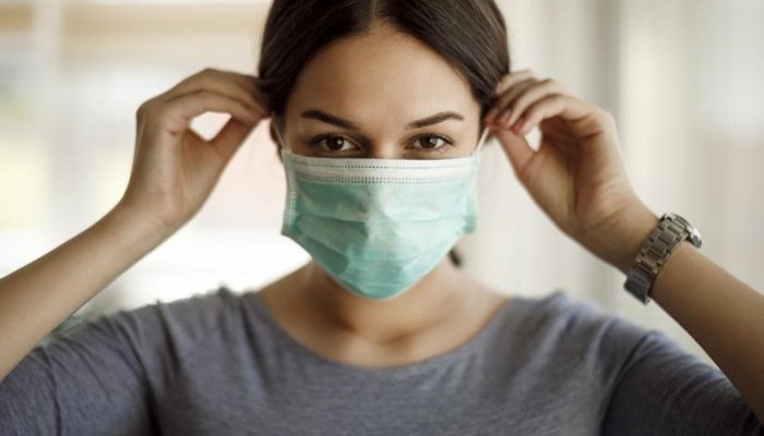 Crise sanitaire et masque bouleversent les habitudes maquillage des Françaises