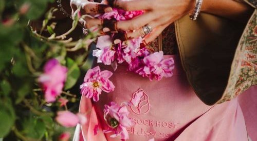 Rose d'Oman : Amouage pose les bases d'une nouvelle matière première