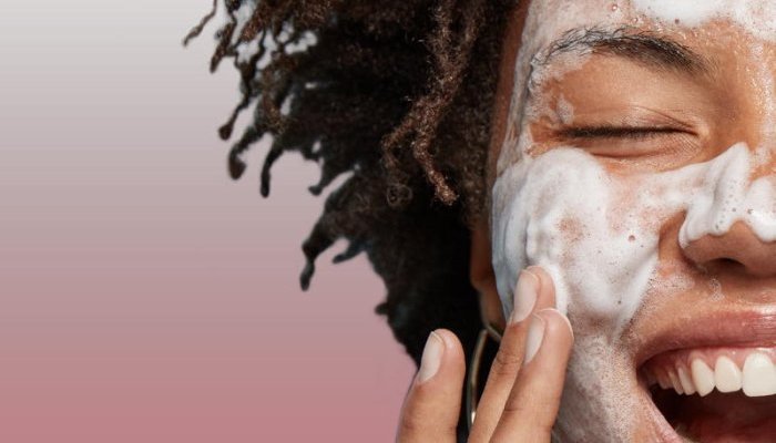 Happy Cosmetics: The trend that reconnects beauty to life?