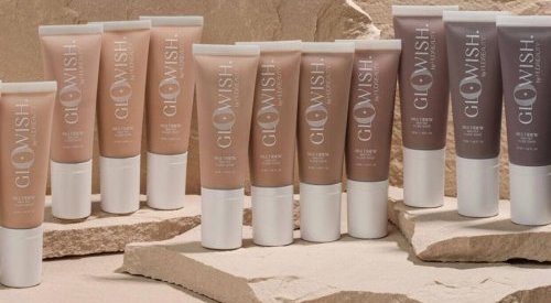 Huda Kattan passe à une beauté plus naturelle avec GloWish