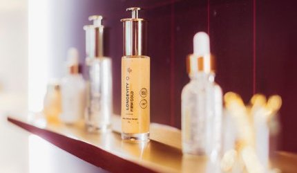 Avec AgeAura, Expressions Parfumées fait du parfum un actif anti-âge