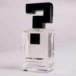 La première fragrance Dans le Noir ? invite le longoza dans le monde du parfum