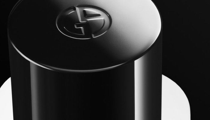 Armani Code : un capot en aluminium travaillé et assemblé par g.pivaudran