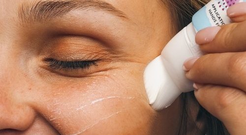 Cosmogen supplies Mimitika with a compact and easy to use sunscreen pack