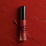 Le maquillage longue durée naturel et sans pétrole de LAST s'étend aux lèvres