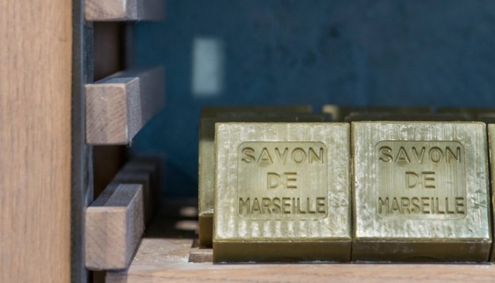 La savonnerie Marius Fabre ouvre à Arles sa troisième boutique française